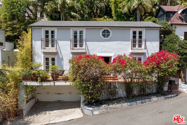 Building Photo - 1531 Marmont Ave Rental