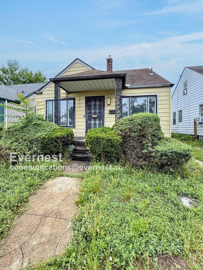 Building Photo - 18184 Riopelle St Rental