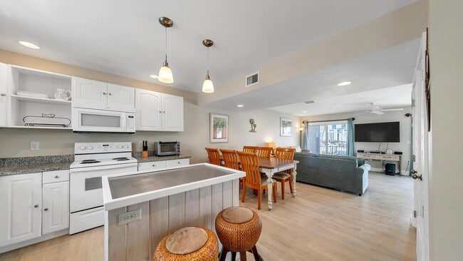 Photo - 445 Gulf Shore Dr