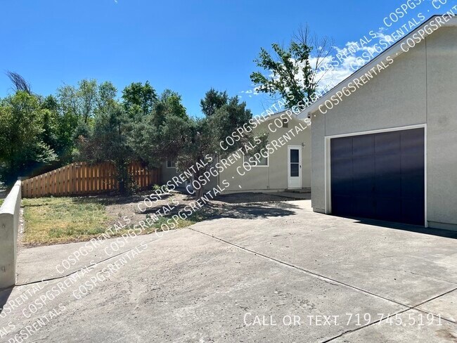 Photo - For Rent - 2 Bedroom 1 Bathroom - Oversize...