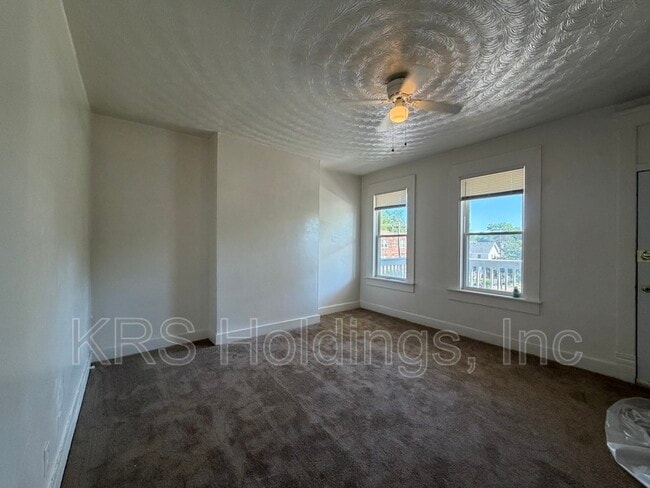 Photo - 325 W 31st St Unidad 6