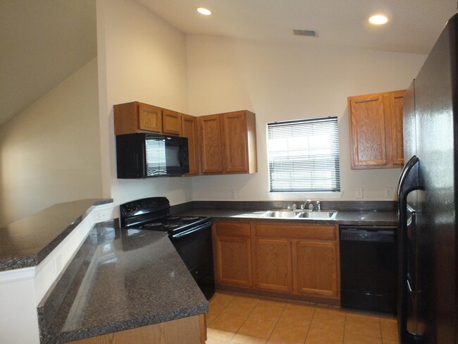 Photo - 255 Colony Dr