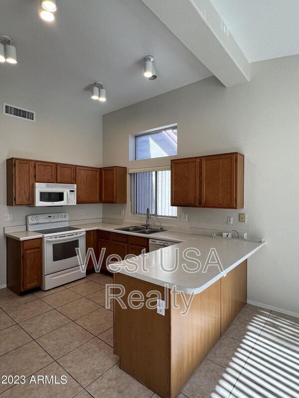 Photo - 1561 E Stanford Ave