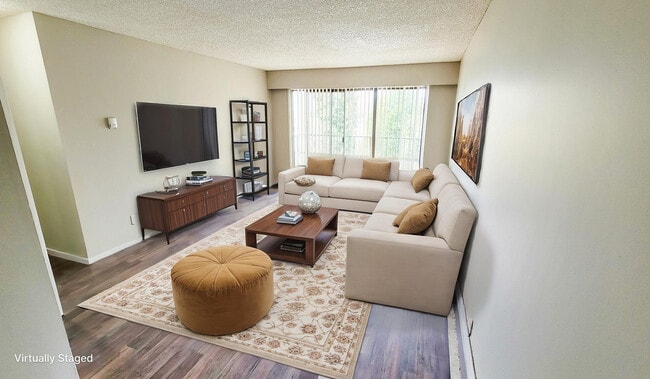 Building Photo - Royal Manor