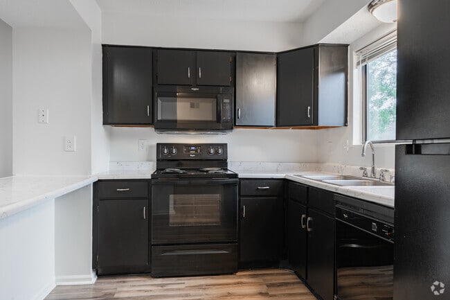 2BR, 2BA - 950SF - Kitchen