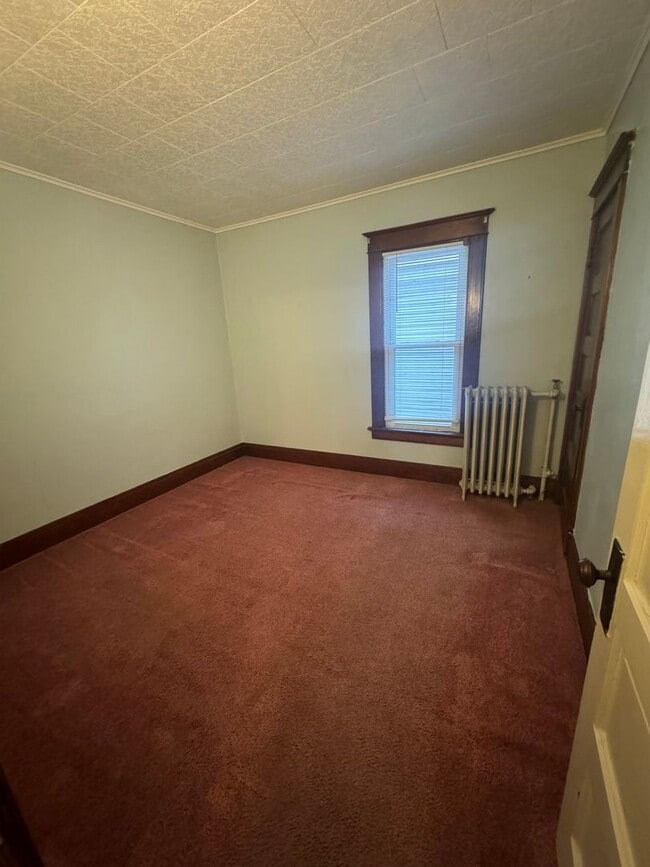 Photo - 390-392 Locust Av Amsterdam, NY 12010 Unit 392 Locust Ave Amsterdam, NY 12010 (Upstairs)