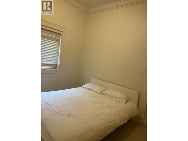 Photo - 11011 Seafield Crescent