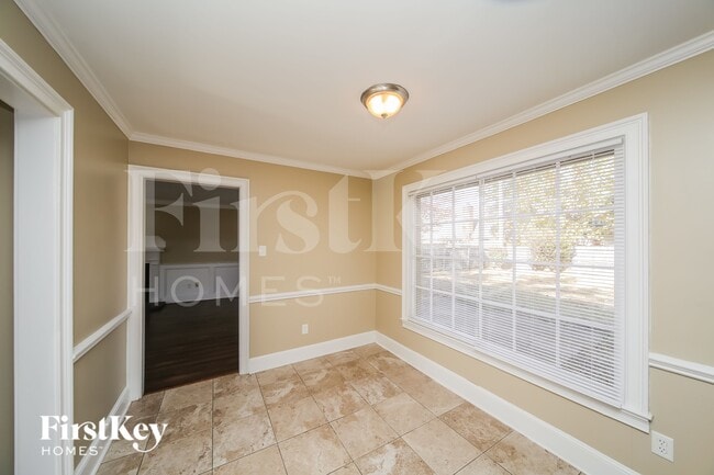 Photo - 8158 Creekside Cir S