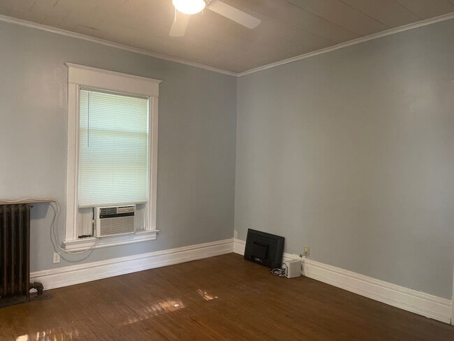 Building Photo - Nice 4 BR/2 BA northwest side home!