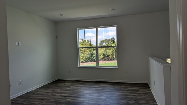Photo - 1085 Atterberg Rd