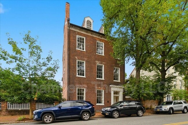 Building Photo - 404 Duke St