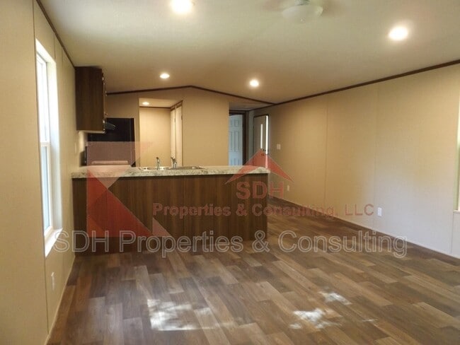 Photo - 204 Martha Ct