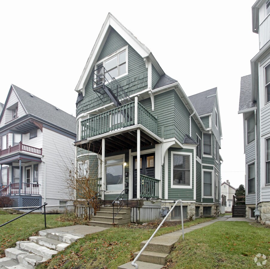 Exterior Facade - 1655 N Van Buren St 6 unit