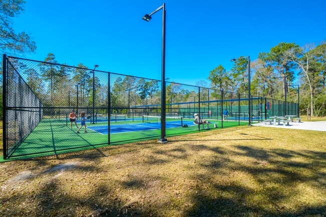 Building Photo - 14 Guinevere Pl