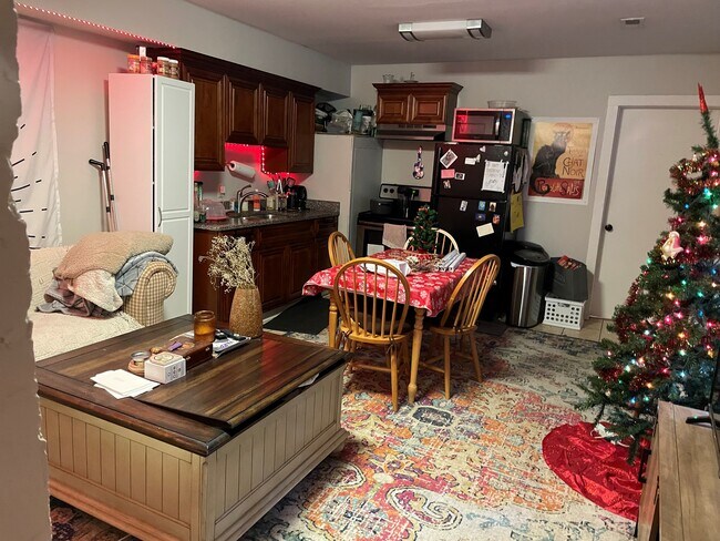 Kitchen - 90 Morris St