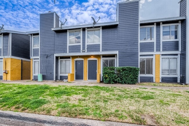 Building Photo - 12655 Ashford Meadow Dr Unit A Rental