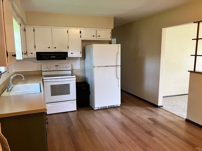 Photo - 106 Village Dr