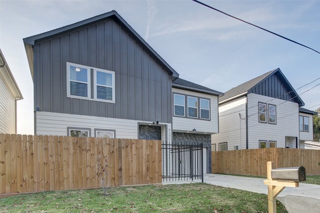 Photo - 9305 Tower St