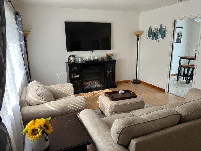 Photo - 1041 Clarendon St