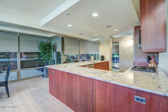 7157 E Rancho Vista Dr Unidad 2001