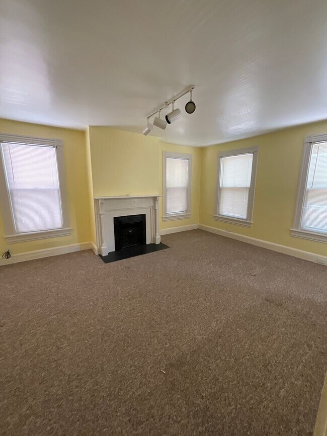 Photo - Adorable One Bedroom in Historic Downtown Portsmouth Unit 436 Court St Apt 4