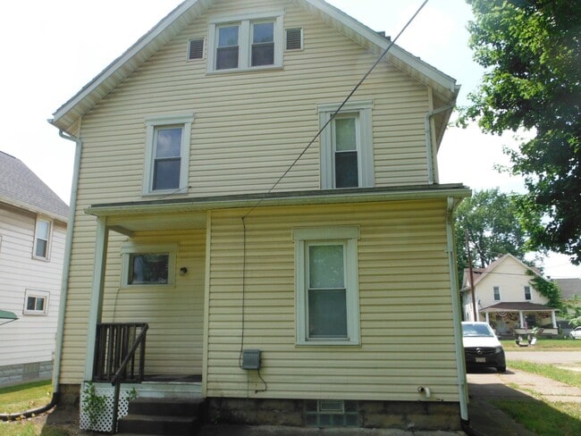 Photo - 1364 Stark Ave SW