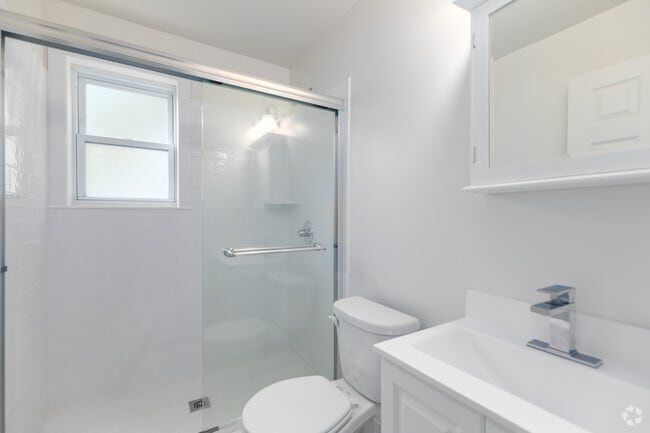 1BR, 1BA - 725SF - Bathroom