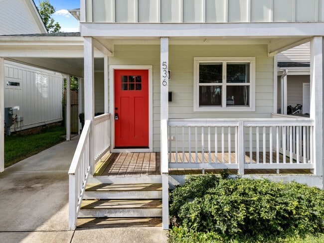 Photo - Modern 3 Bedroom home inside Downtown Raleigh, Fenced-in Backyard, Updated Kitchen, Pet Friendly!