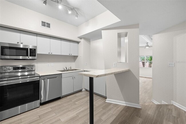 Photo - 2402 W Azeele St Unit 431