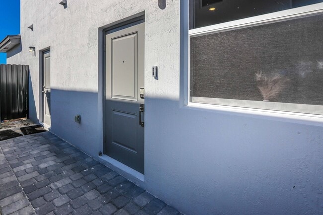 Building Photo - 13630 SW 186th Ln Unit B