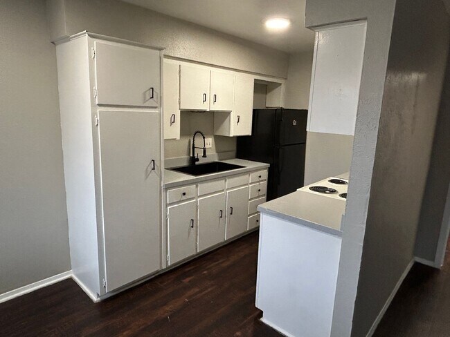 Oak Lawn Place