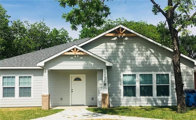 Building Photo - 635 N 15th St