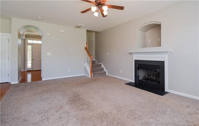 Photo - 4 BR/2.5BA Community Pool | Fenced backyard!