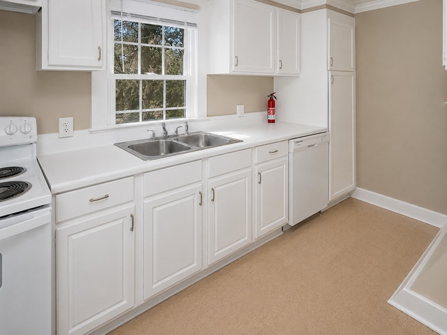 Photo - 312 N Jefferson St NE