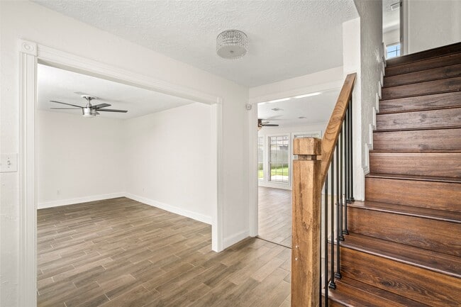Photo - 560 Landfall Ln