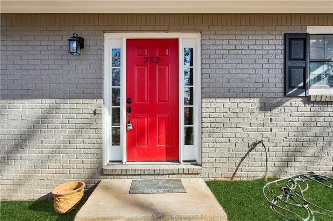 Photo - 752 Barnes Mill Trace NE