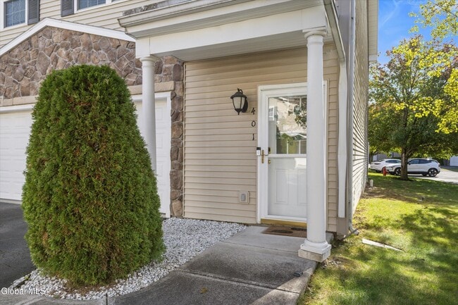 Building Photo - 401 Avalon Pl