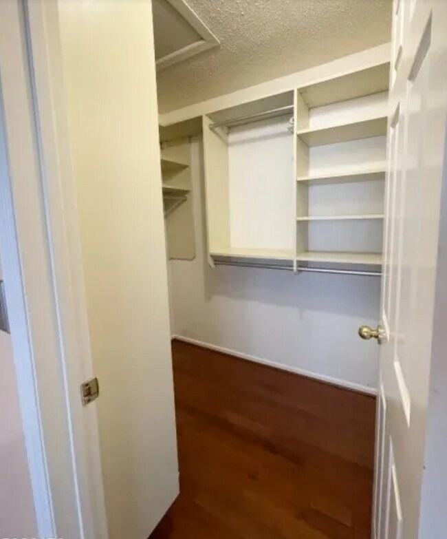 Photo - 214 Manahan Ct