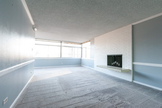 Building Photo - 1313 N Williams St Unit 505 Rental