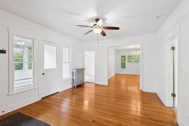 Photo - 807 Greenleaf St