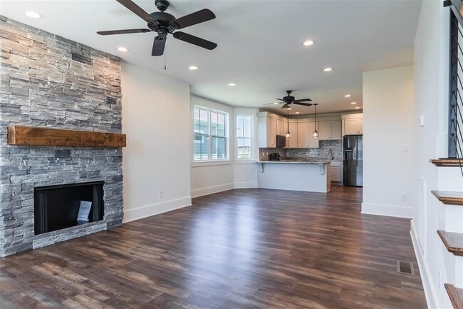 Photo - 414 Traditions Blvd