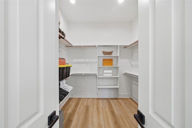 Photo - 1307 E 27th St