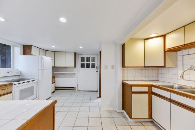 Photo - Great duplex 1st floor 1 bd great view!