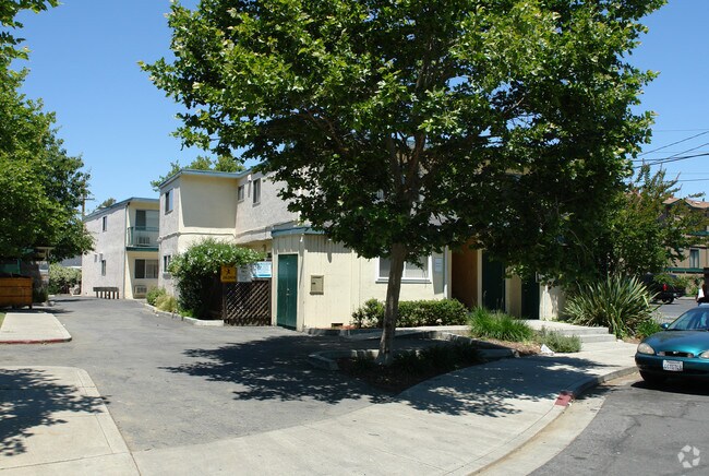 Photo - Riley Court Apartments