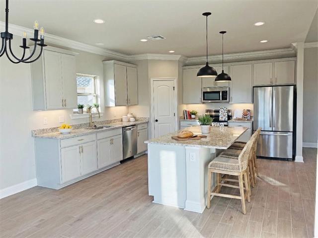 Photo - 729 Crewe Ln