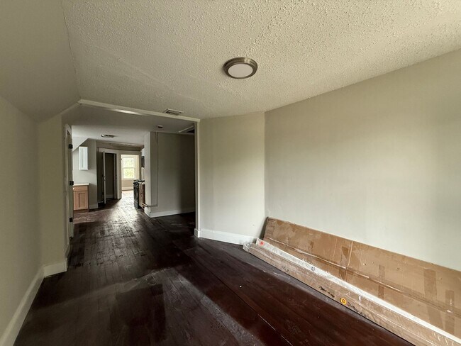 Photo - 47-49 Mead St Unit Apt 3