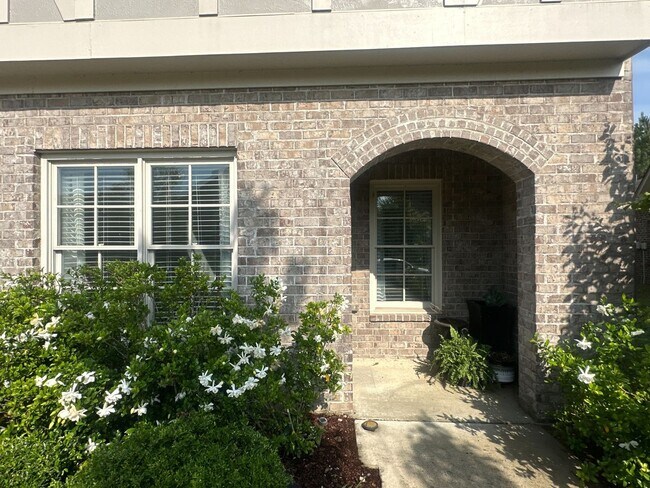 Photo - 1013 Edgewater Ln