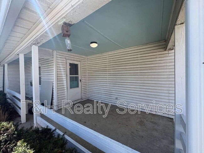 Photo - 117 W Ash St