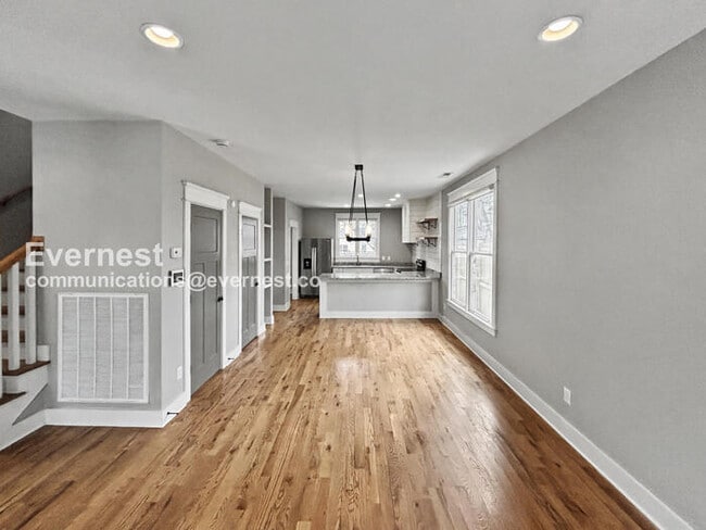 Photo - 902 Cheatham Pl