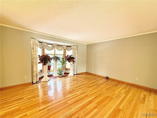 Photo - 8 Hummingbird Ln